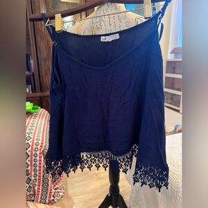 Jolt top xl beautiful shape! Lace on bottom adjustable straps!